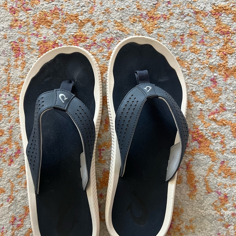 Okulai Ulele, navy and Cream Footwear